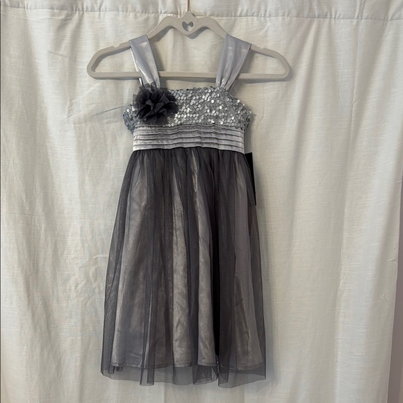 Isobella & Chloe Gray Sequin Embellished Sundress for Weddings - Picture 1 of 4